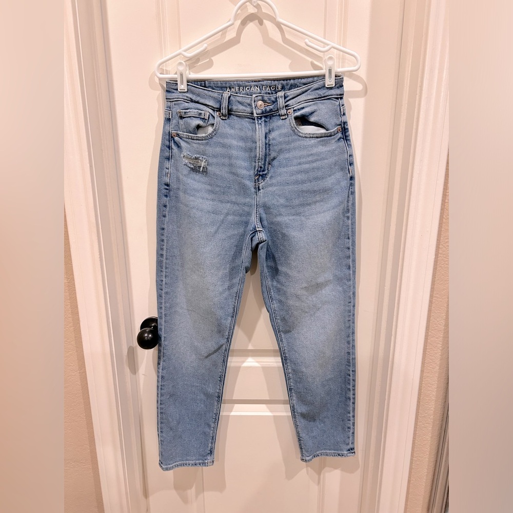 American Eagle Mom Jean with distressed and rip details. Size 4 short.